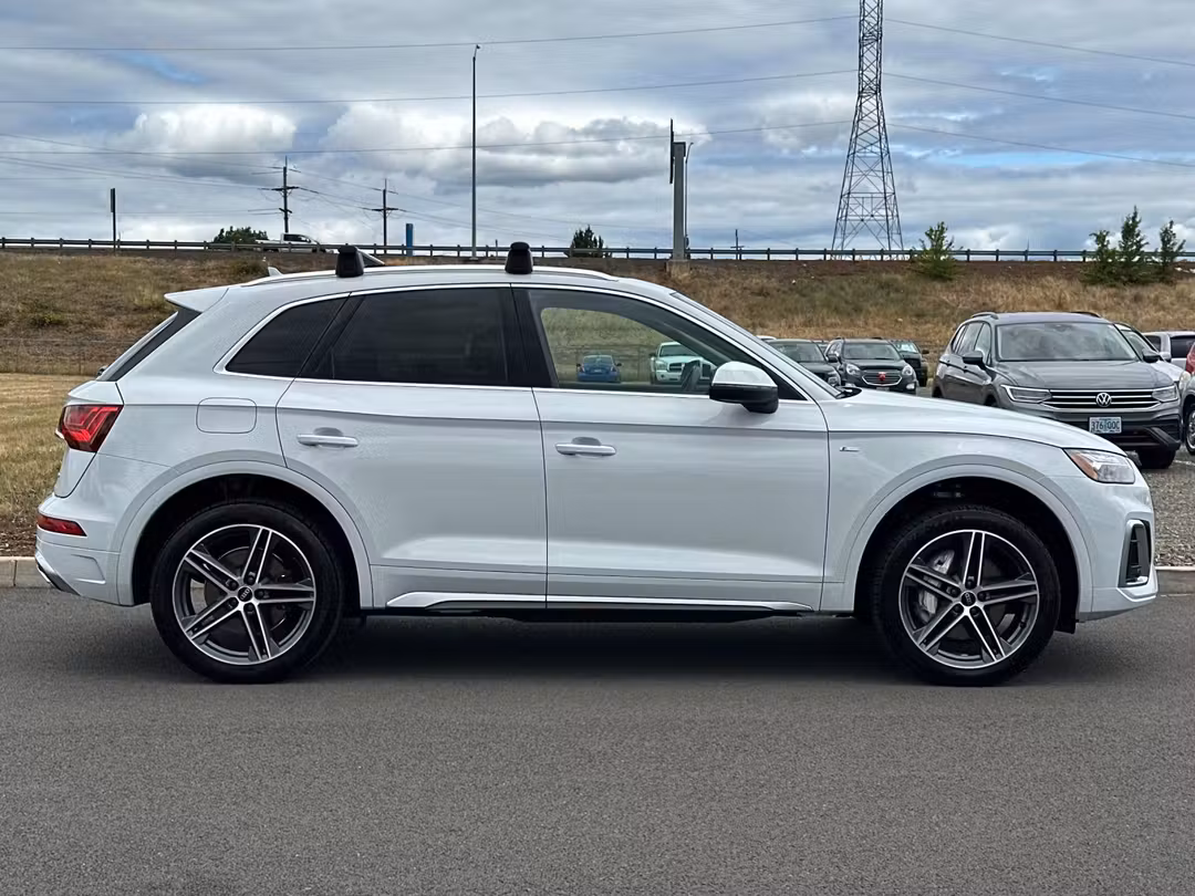 2023 Audi Q5 E 55 Premium Plus - Image 2