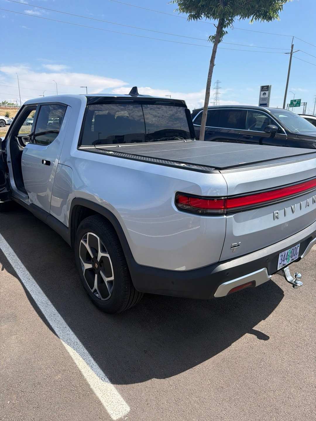 2023 Rivian R1T Adventure Dual Motor Max Pack - Image 2