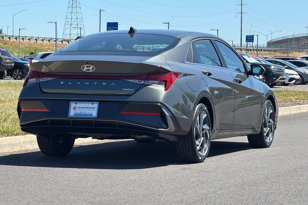 2026 Hyundai Elantra Limited - Image 3