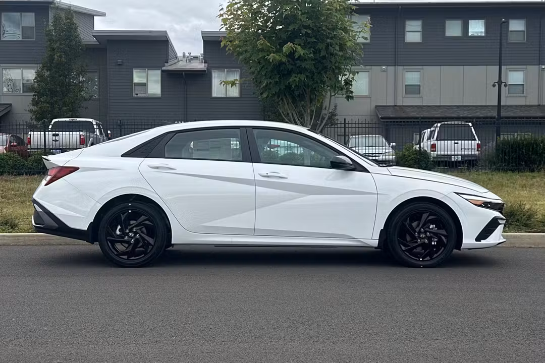 2026 Hyundai Elantra SEL Sport - Image 2