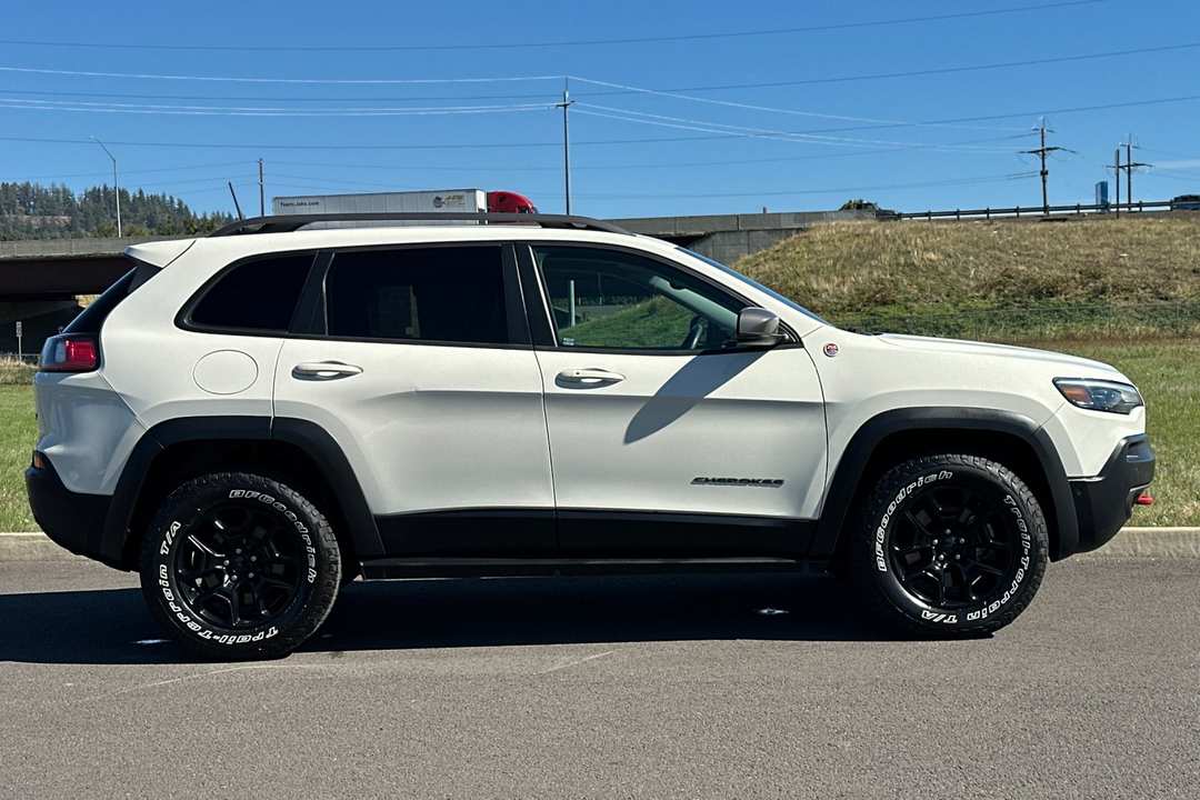 2019 Jeep Cherokee Trailhawk - Image 2