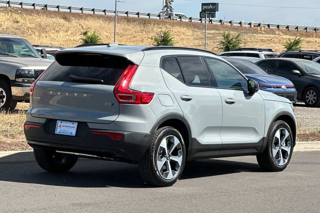 2026 Volvo Xc40 B5 Plus - Image 3
