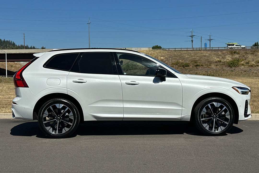 2026 Volvo Xc60 Plug-In Hybrid T8 Plus - Image 2