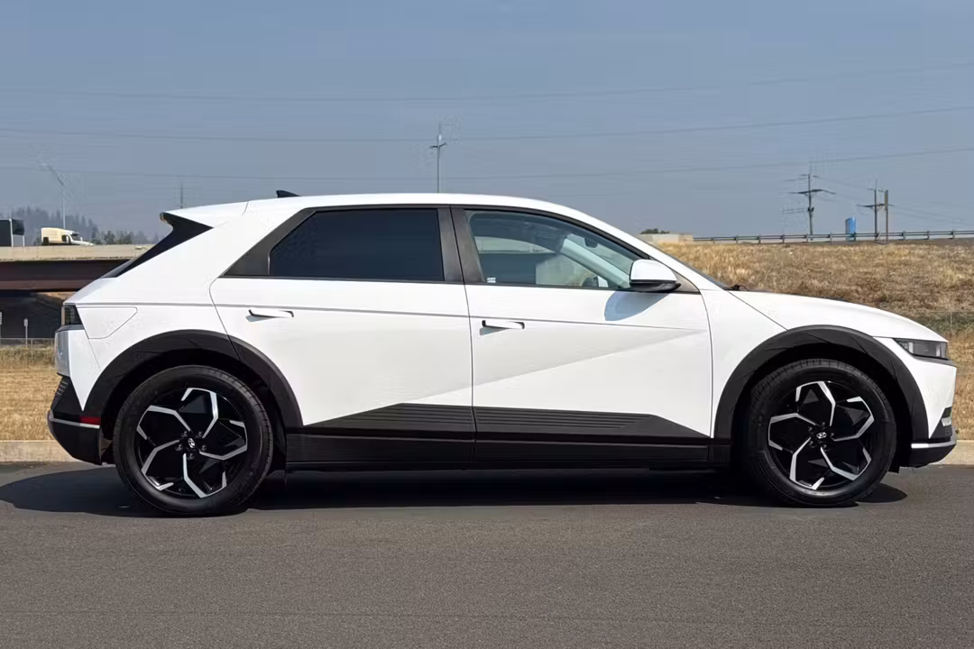 2024 Hyundai Ioniq 5 SEL - Image 2