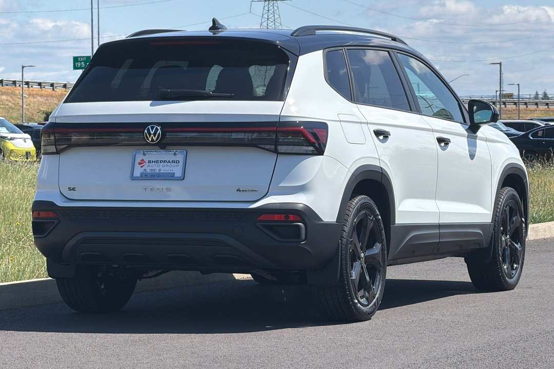 2026 Volkswagen Taos 1.5T SE Black - Image 3
