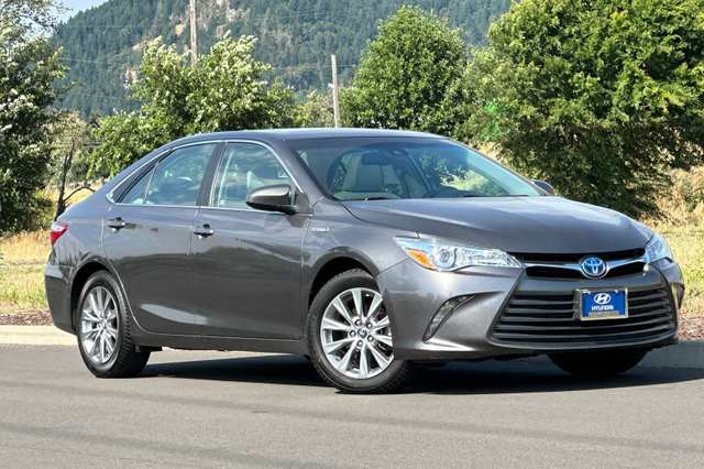 2016 Toyota Camry Hybrid XLE