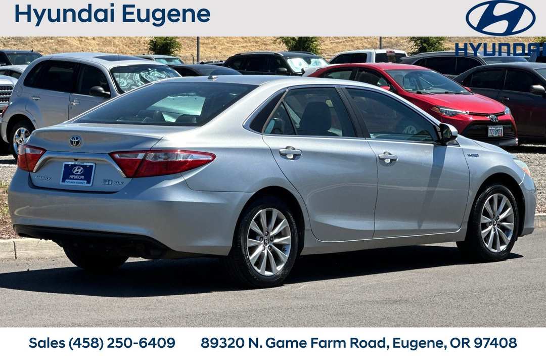 2016 Toyota Camry Hybrid XLE - Image 3