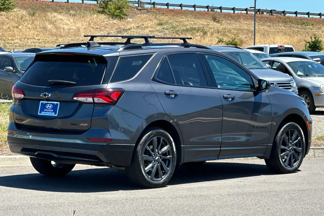 2023 Chevrolet Equinox RS - Image 3