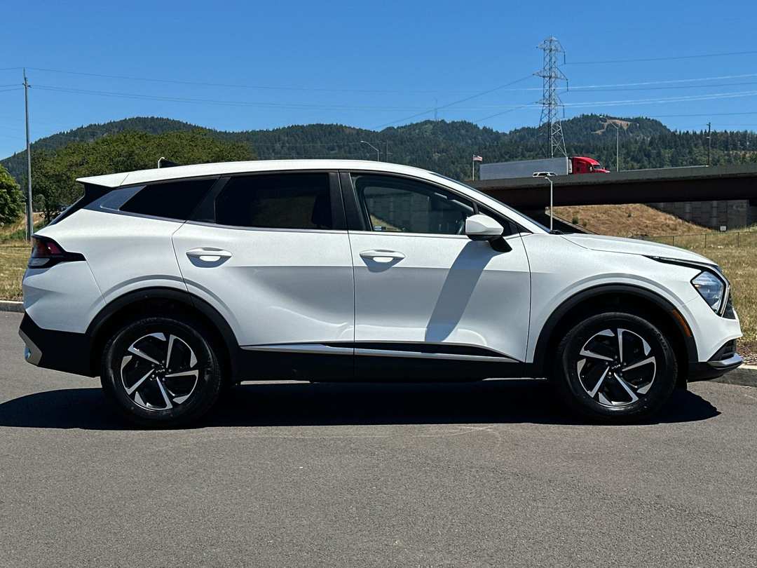 2023 Kia Sportage Hybrid LX - Image 2