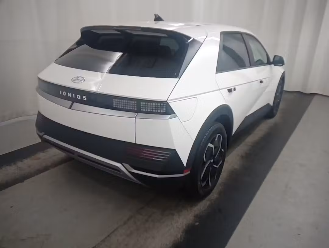 2024 Hyundai Ioniq 5 SEL - Image 3