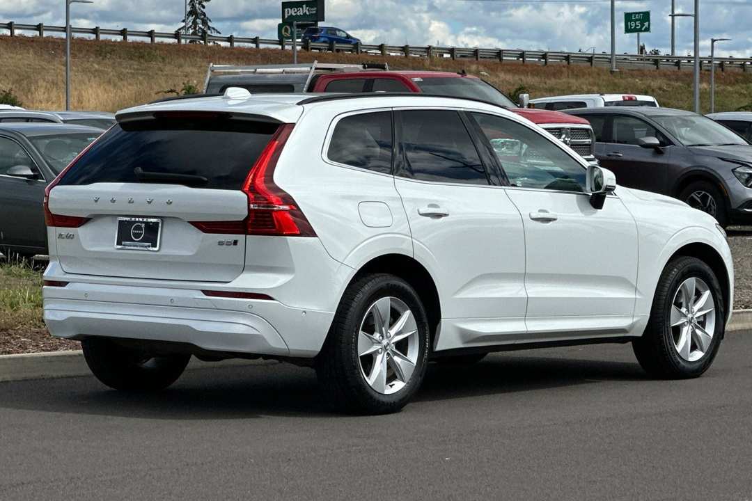 2022 Volvo Xc60 B5 Momentum - Image 3
