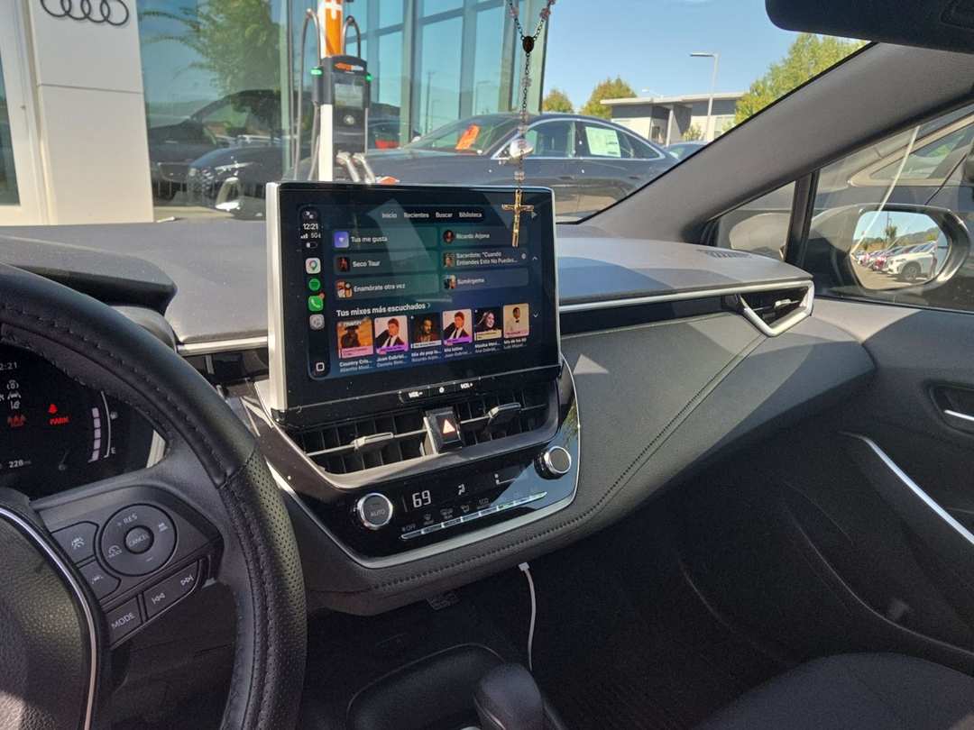 2025 Toyota Corolla Hybrid SE - Image 2