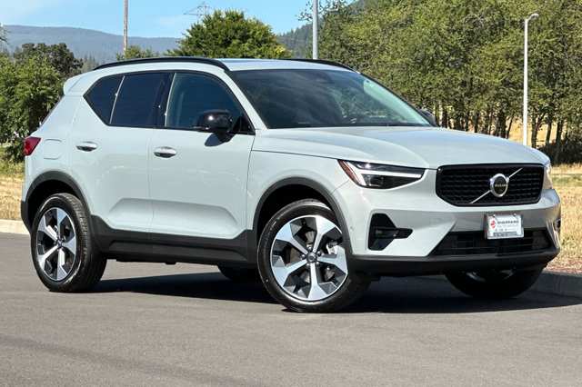 2026 Volvo Xc40 B5 Plus