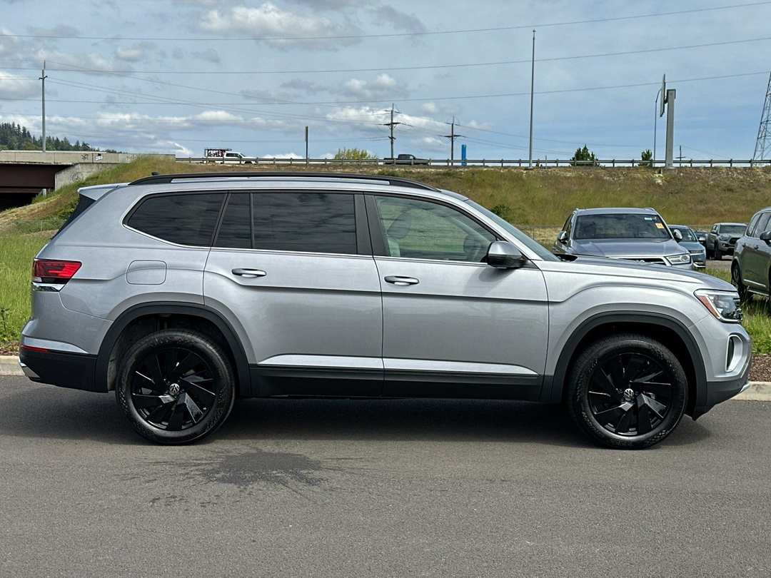 2026 Volkswagen Atlas 2.0T SE w/Technology - Image 2