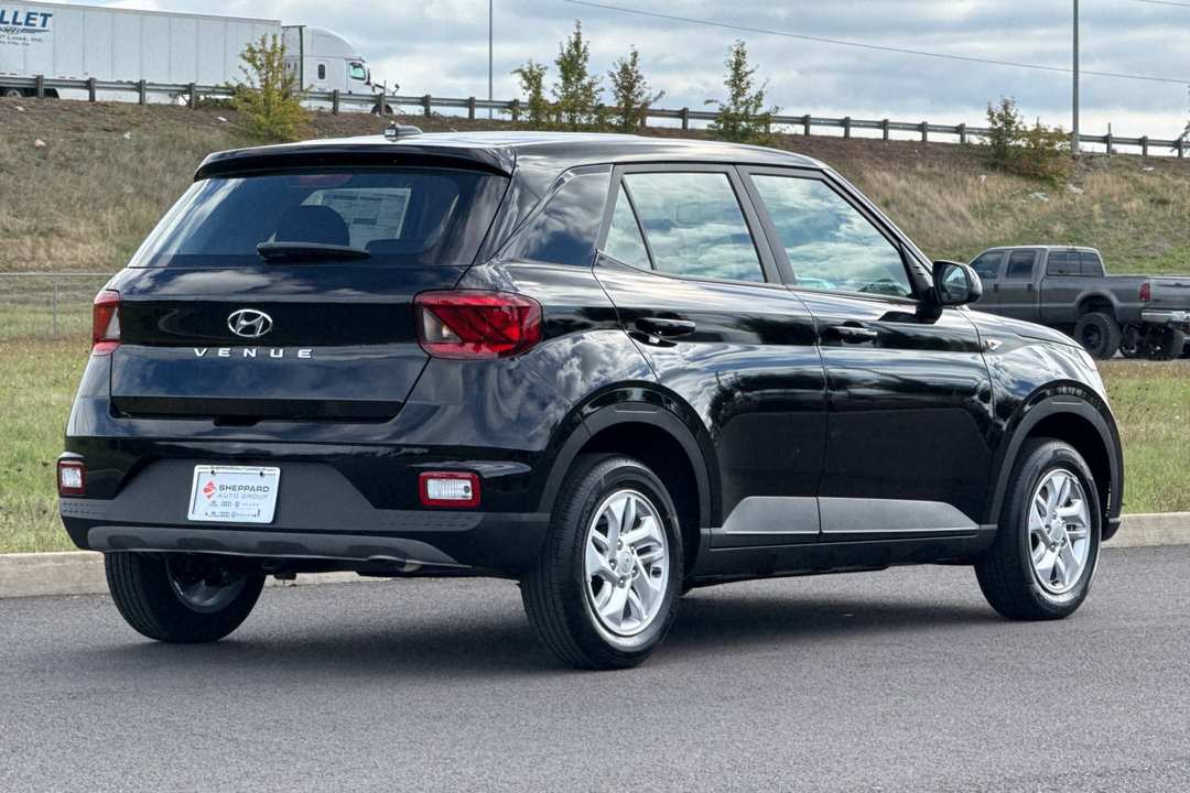 2026 Hyundai Venue SE - Image 3