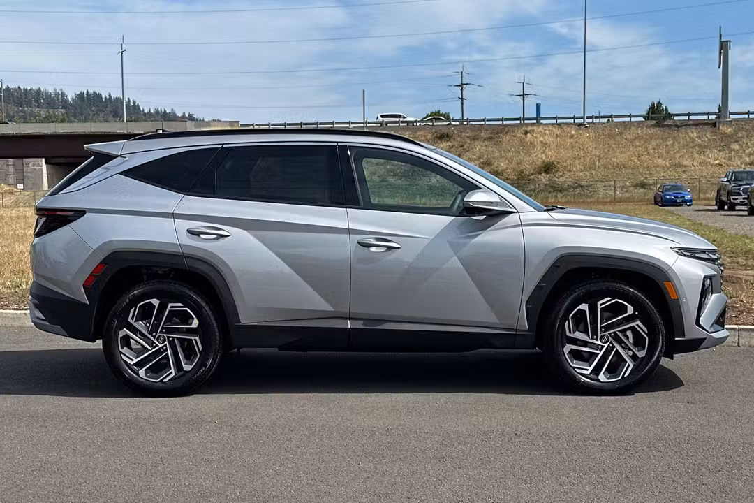 2026 Hyundai Tucson Hybrid Limited - Image 2
