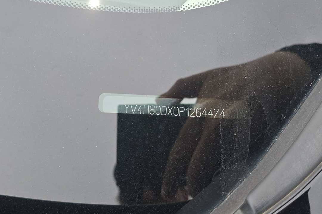 2023 Volvo Xc60 Recharge Plug-In Hybrid Ultimate - Image 2
