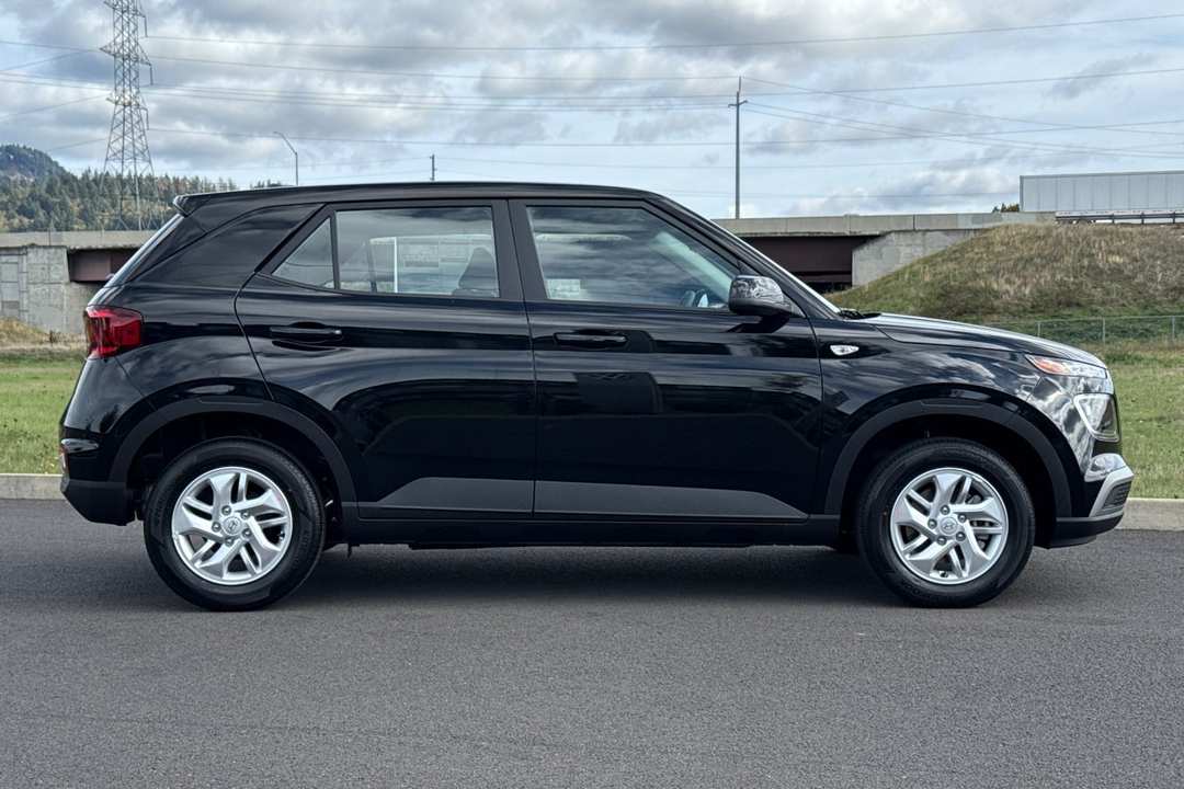 2026 Hyundai Venue SE - Image 2