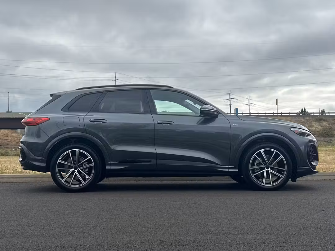 2026 Audi Q5 2.0T Prestige - Image 2