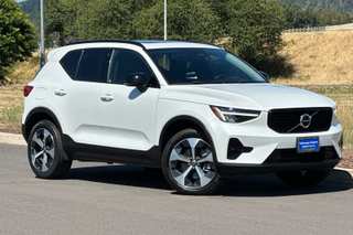 2023 Volvo Xc40 B5 Plus Dark Theme