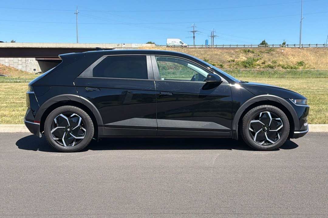 2024 Hyundai Ioniq 5 SEL - Image 2