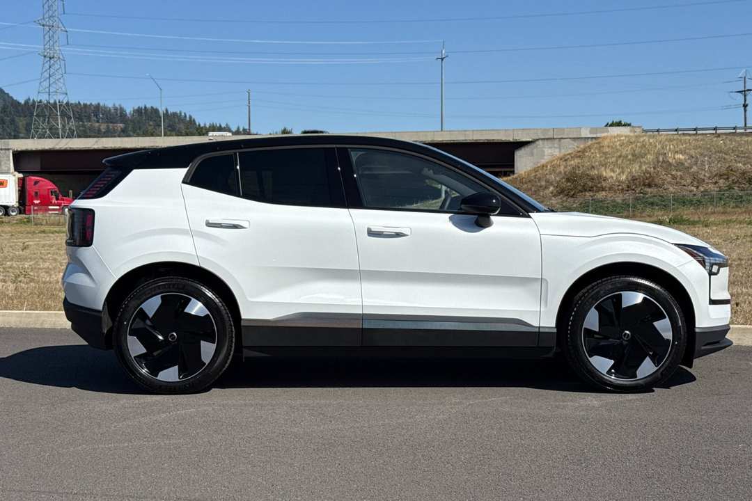 2026 Volvo Ex30 Twin Motor Performance Plus - Image 2