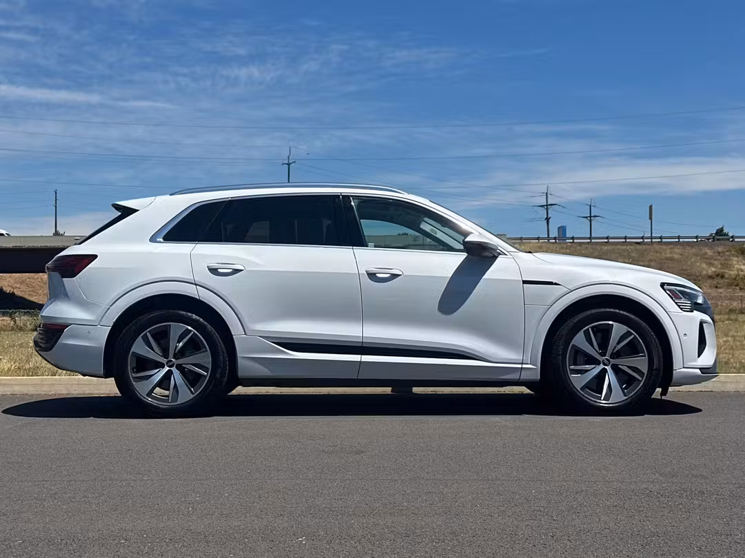 2024 Audi Q8 E-Tron Premium Plus - Image 2