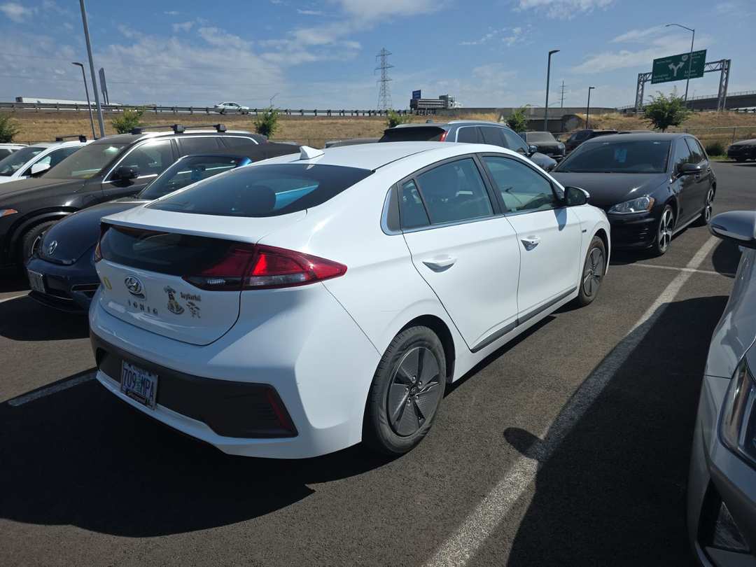 2020 Hyundai Ioniq Hybrid SE - Image 3