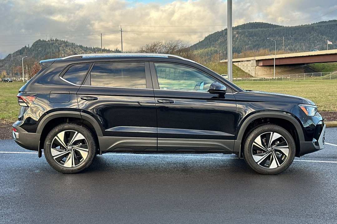 2025 Volkswagen Taos 1.5T SE - Image 2
