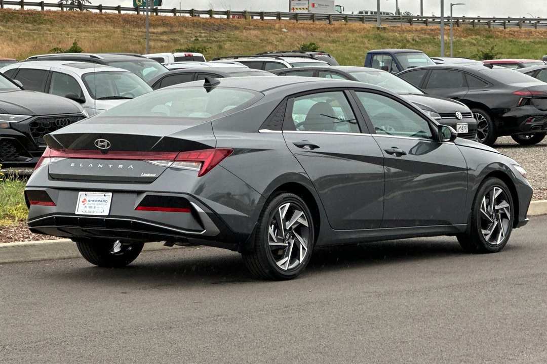 2026 Hyundai Elantra Limited - Image 3