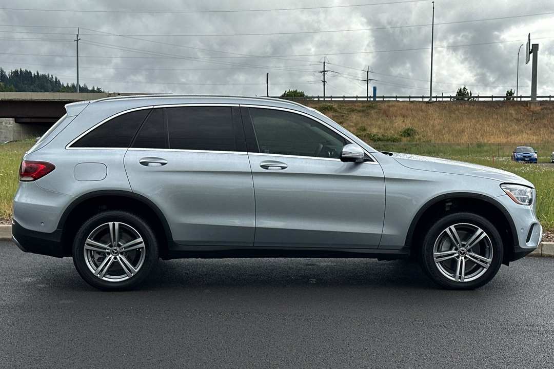 2021 Mercedes-Benz GLC GLC 300 - Image 2