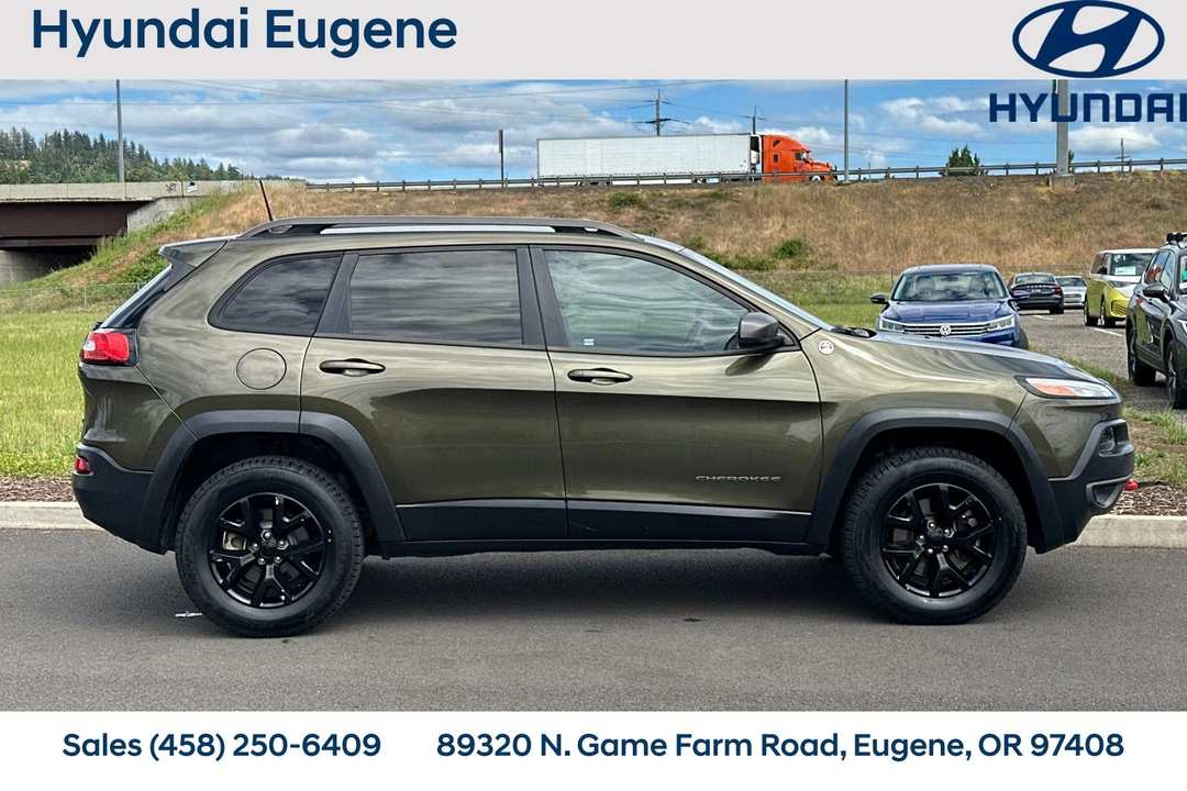 2016 Jeep Cherokee Trailhawk - Image 2
