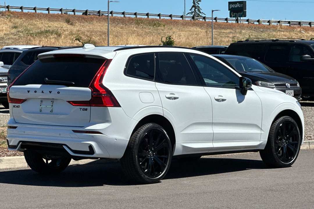 2026 Volvo Xc60 Plug-In Hybrid T8 Ultra Black Edition - Image 3