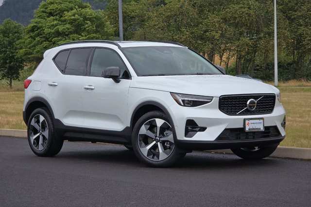 2026 Volvo Xc40 B5 Plus