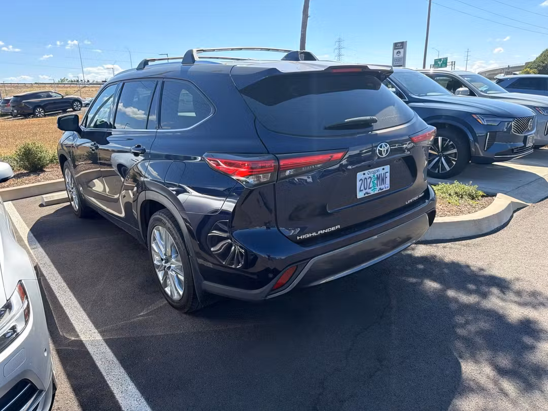 2021 Toyota Highlander Limited - Image 2