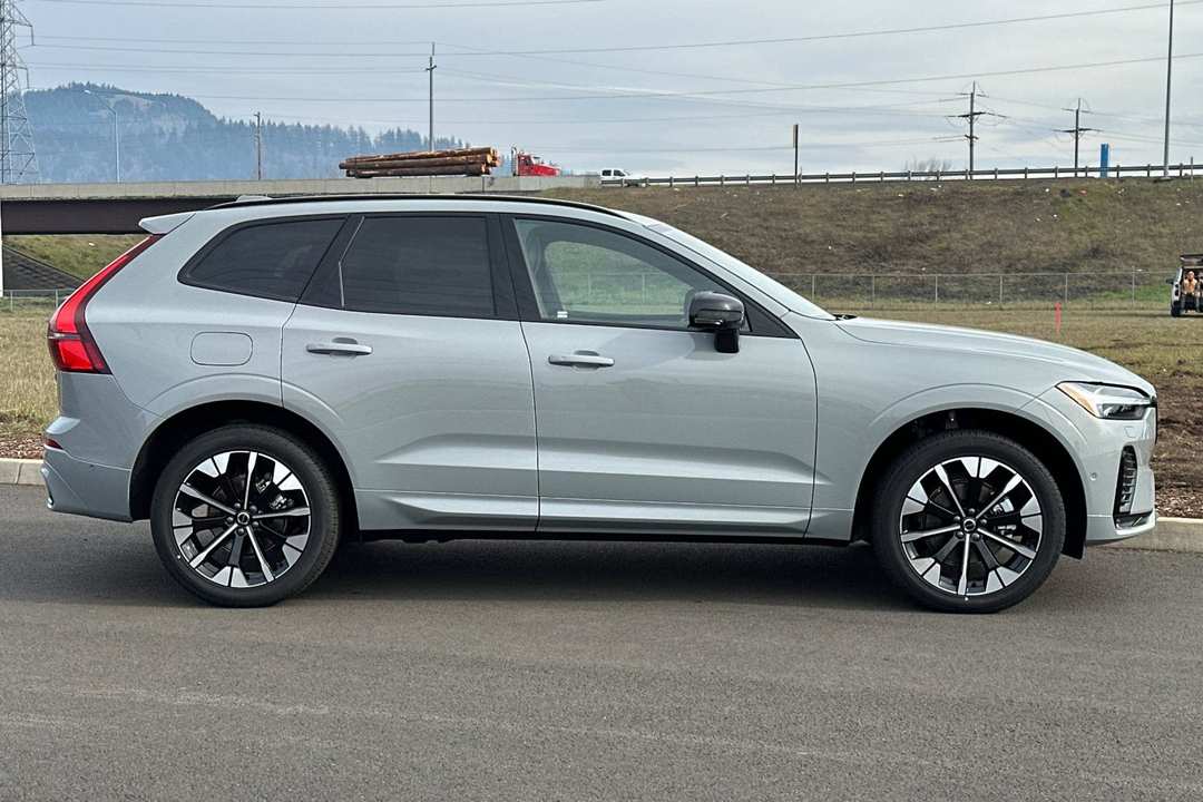 2026 Volvo Xc60 B5 Plus - Image 2