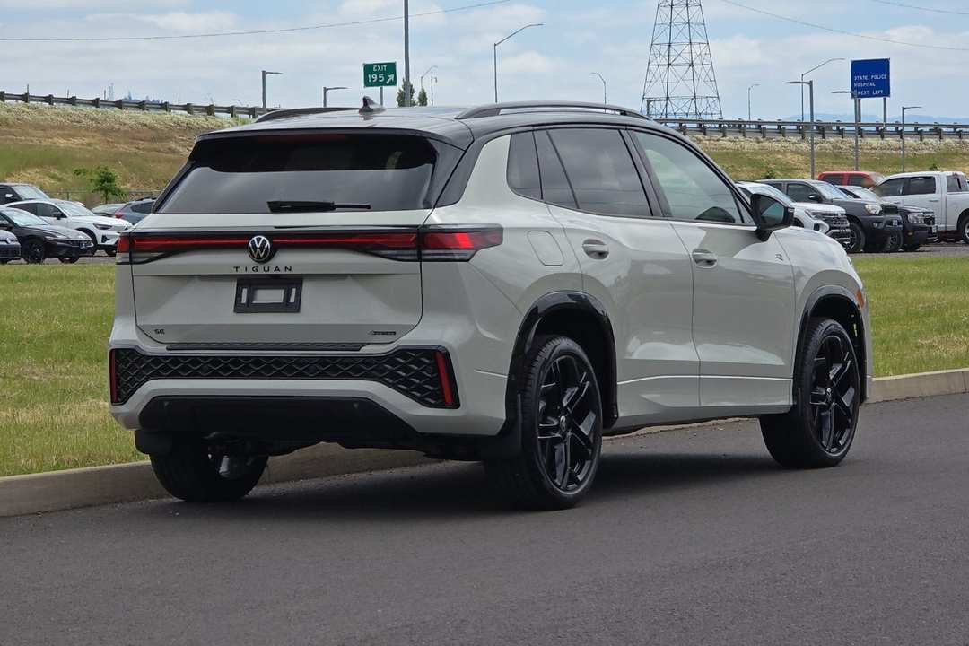 2026 Volkswagen Tiguan 2.0T SE RLine Black - Image 3