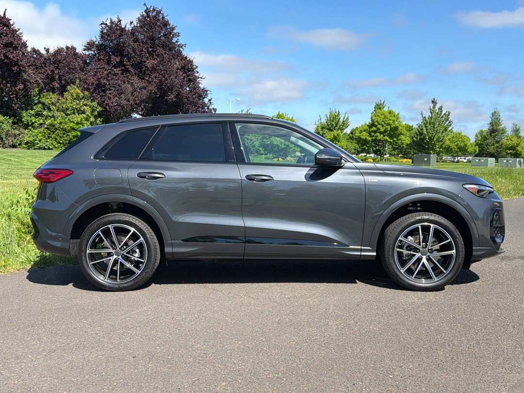 2026 Audi Q5 2.0T Premium Plus - Image 2