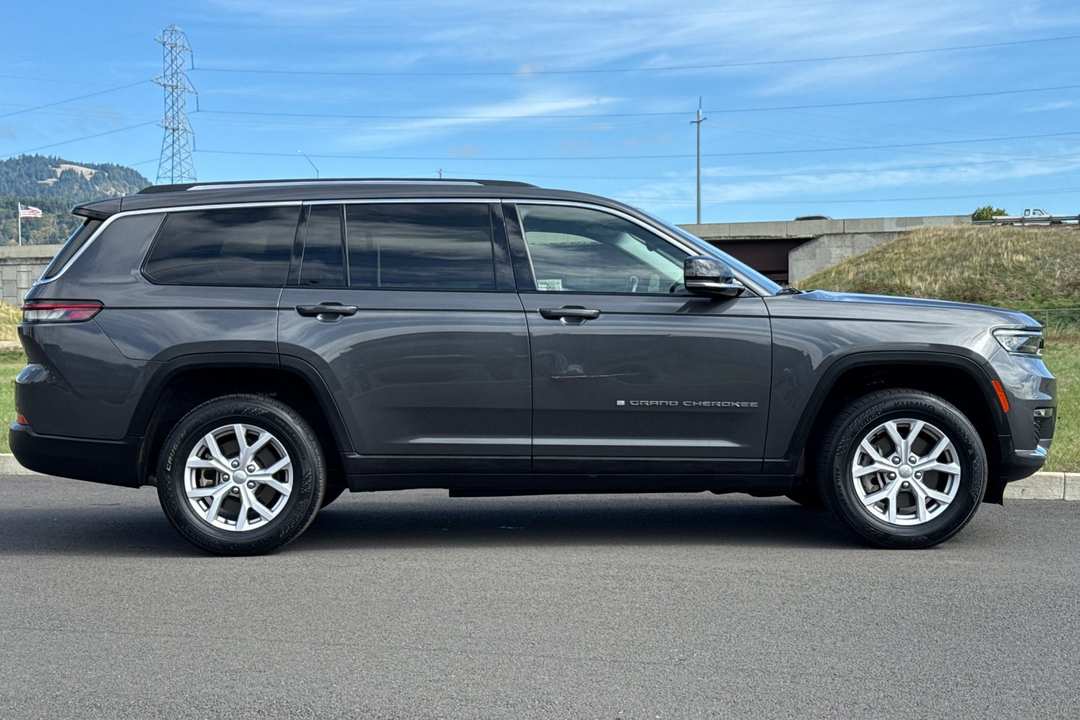 2022 Jeep Grand Cherokee L Limited - Image 2