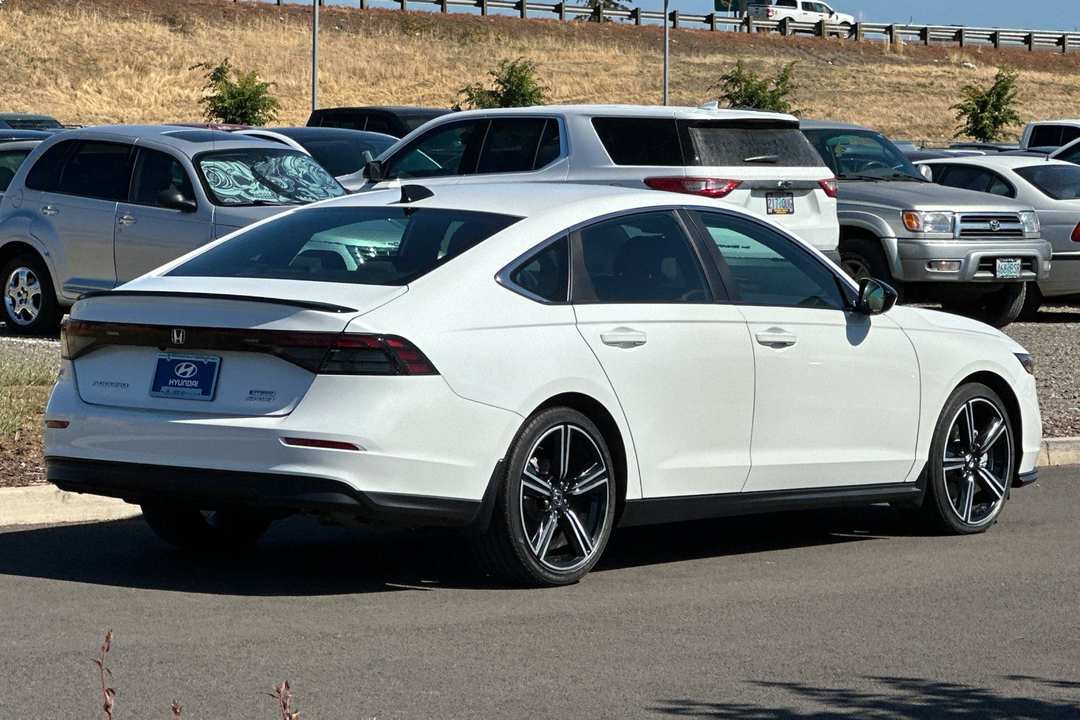 2023 Honda Accord Hybrid Sport - Image 3