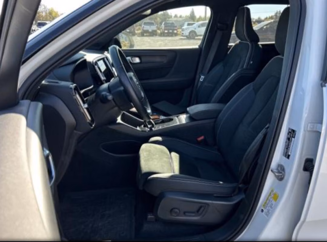 2023 Volvo Xc40 Recharge Pure Twin Plus - Image 2