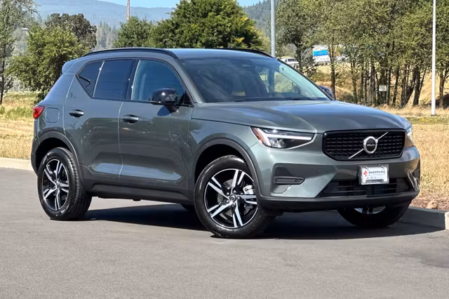 2026 Volvo Xc40 B5 Core