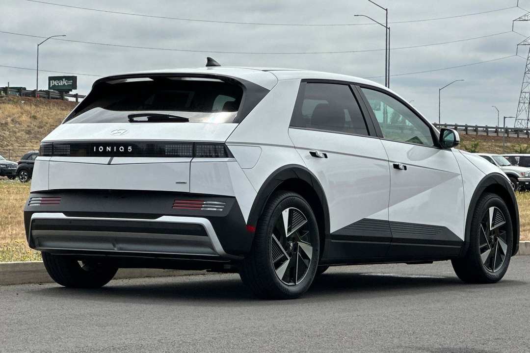 2026 Hyundai Ioniq 5 SE - Image 3