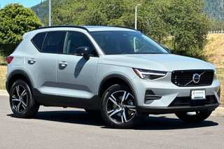 2026 Volvo Xc40 B5 Core
