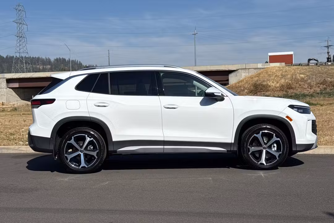 2026 Volkswagen Tiguan 2.0T SE - Image 2
