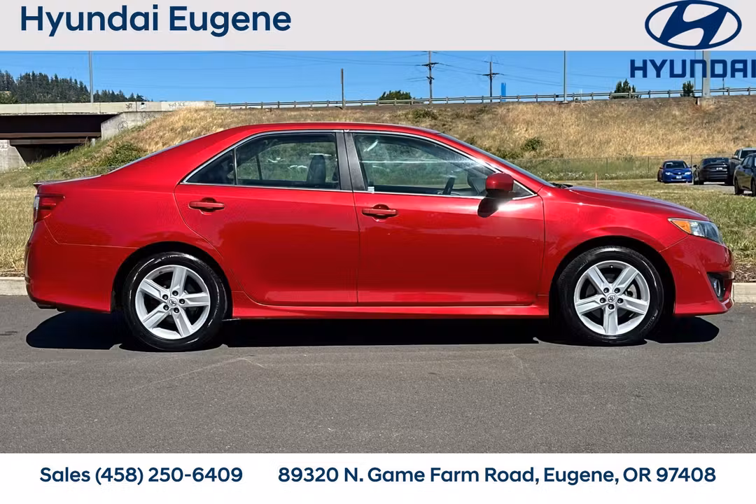 2014 Toyota Camry SE - Image 2