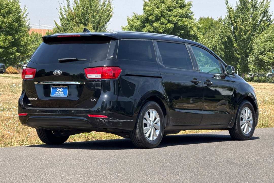 2018 Kia Sedona LX - Image 3