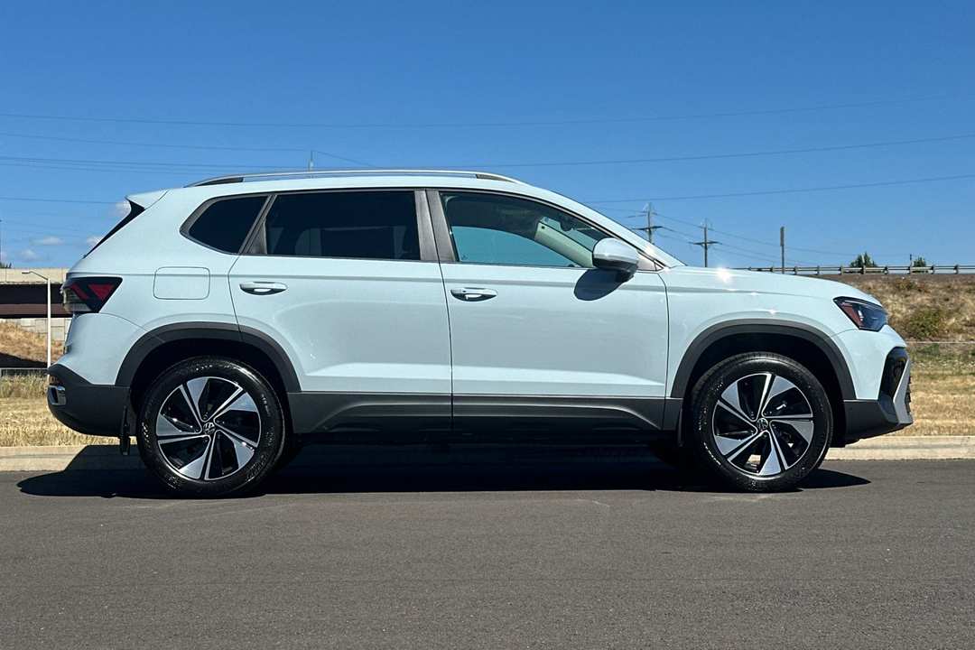 2026 Volkswagen Taos 1.5T SE - Image 2