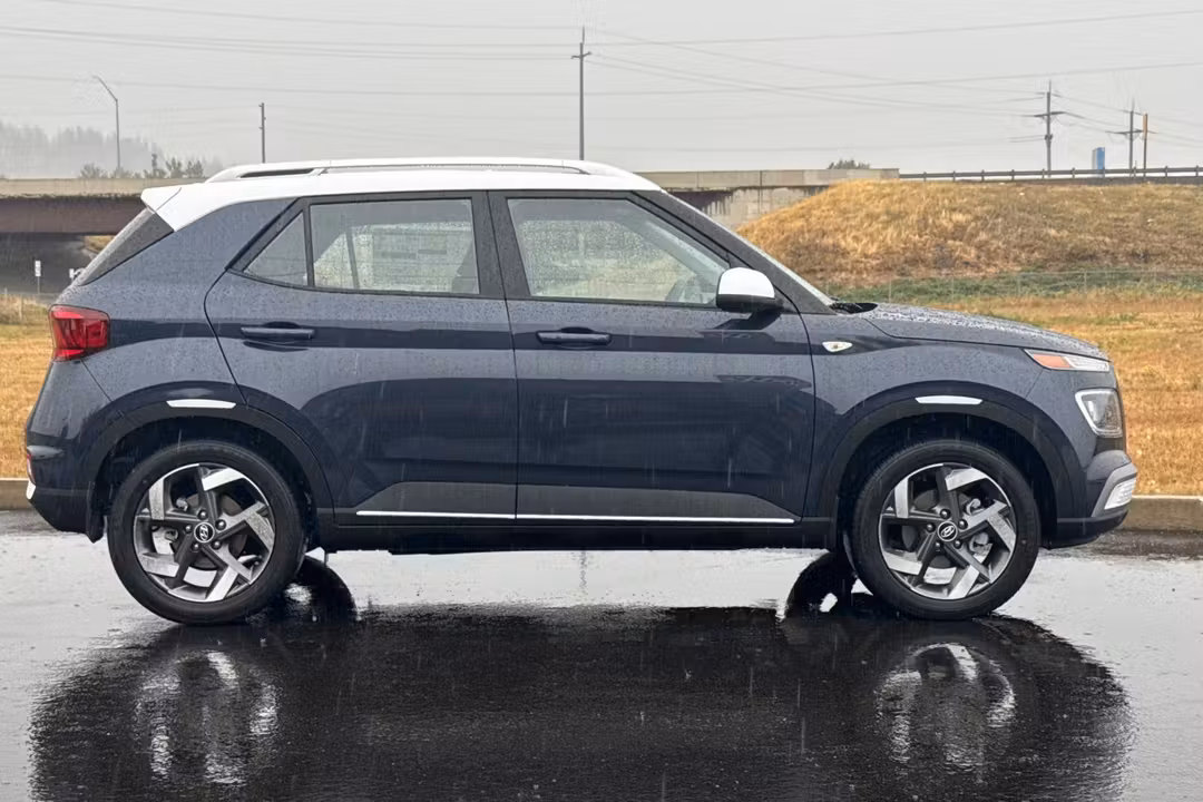 2026 Hyundai Venue SEL - Image 2