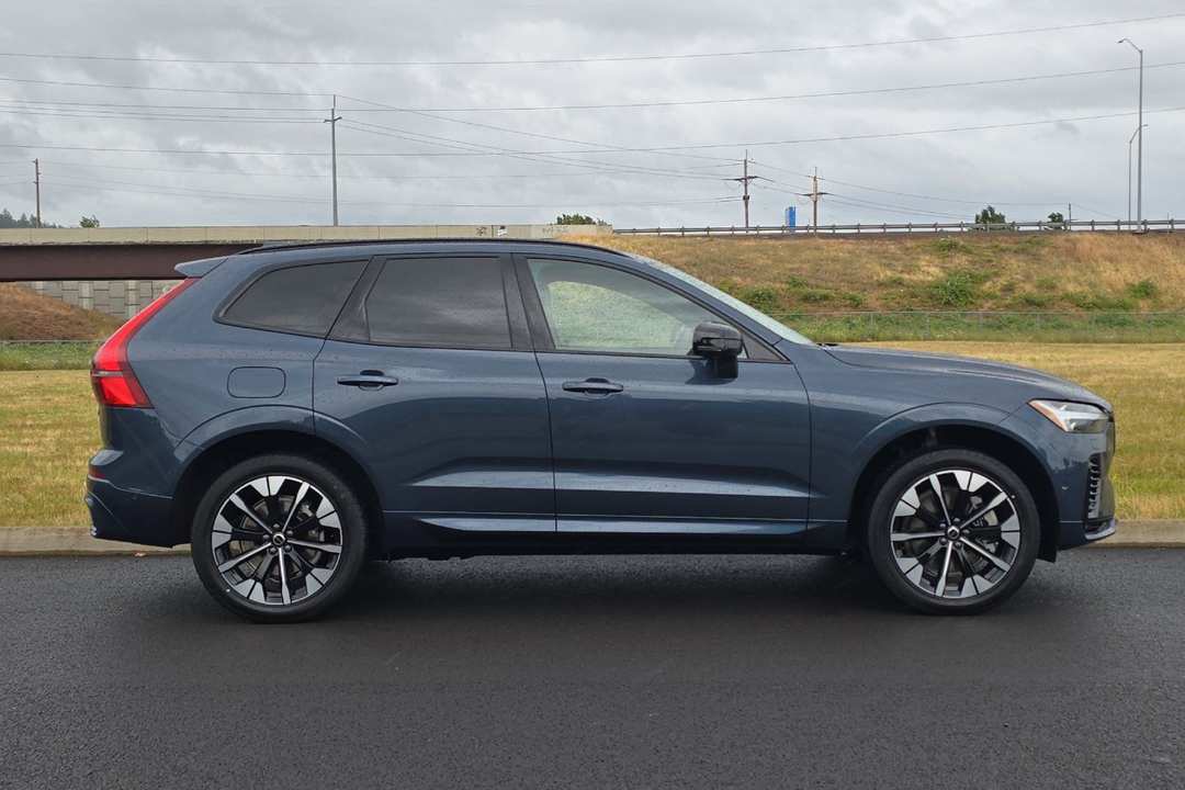 2026 Volvo Xc60 Plug-In Hybrid T8 Plus - Image 2